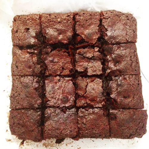 Brownies met gesmolten stukjes chocolade